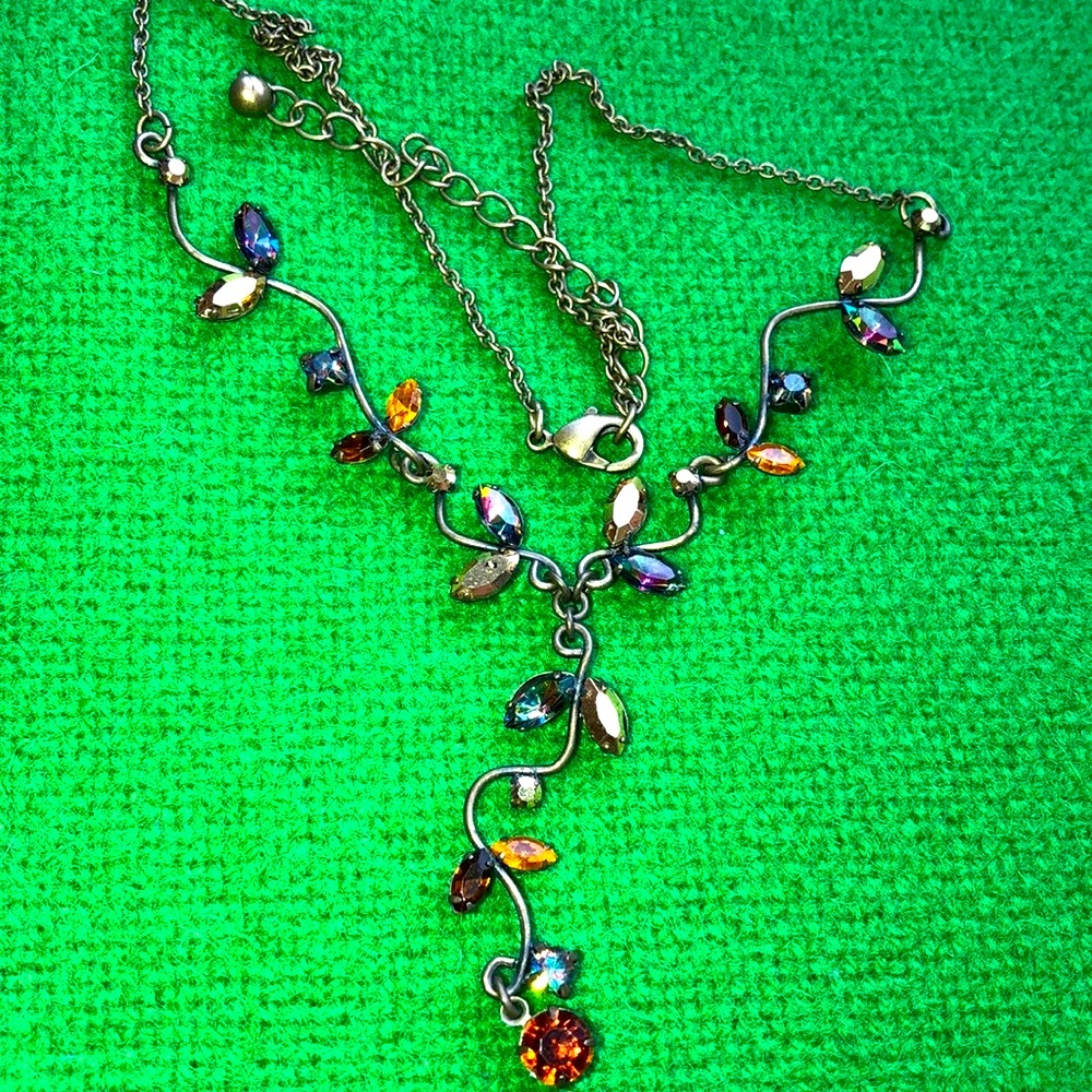 So cute Aurora Borealis rhinestone Y necklace
